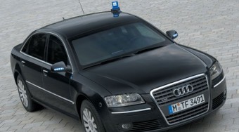 Vegyük el a politikusok luxuskocsijait!