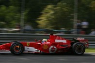 Schumacher nyert, Alonso kiesett Monzában 66