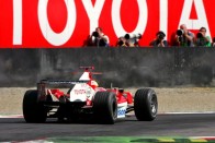 Schumacher nyert, Alonso kiesett Monzában 73