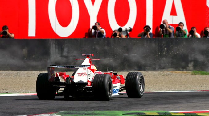 Schumacher nyert, Alonso kiesett Monzában 37