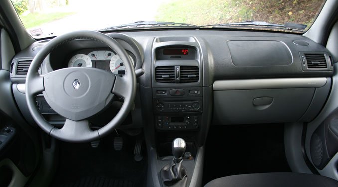 Vezettük: Renault Thalia 2007 14