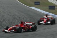 Schumacher az első számú pilóta, de Massa is képes nyerni