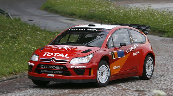 Sébastien Loeb lesz az elsőszámú pilóta