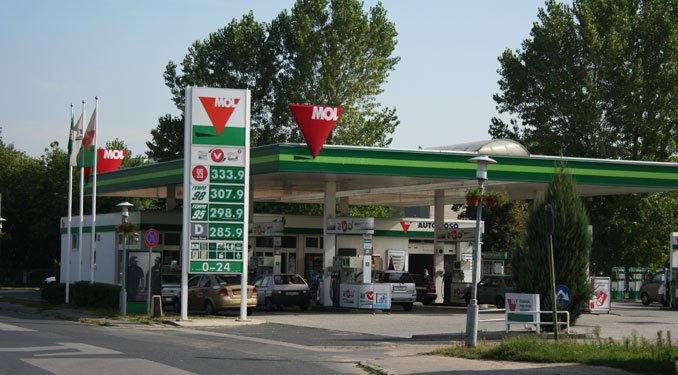 Szerdáig kell várni az olcsóbb benzinre
