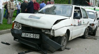 Nyakunkon a kötelező-váltás