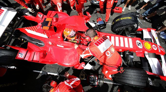 Schumacher a Ferrari motorja