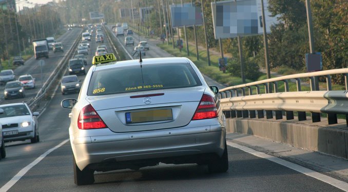 Reptéri járat: harc a taxisokkal
