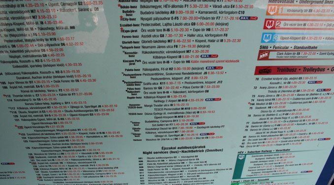 Itt kellene kiszúrni, melyik a reptéri buszjárat