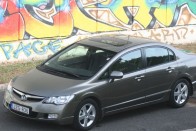 Teszt: Honda Civic 1.8 ES szedán 35