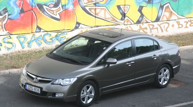 Teszt: Honda Civic 1.8 ES szedán 11