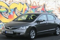 Teszt: Honda Civic 1.8 ES szedán 36