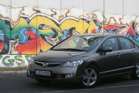 Teszt: Honda Civic 1.8 ES szedán 38