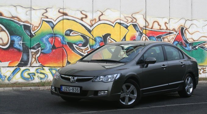 Teszt: Honda Civic 1.8 ES szedán 14