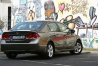 Teszt: Honda Civic 1.8 ES szedán 44