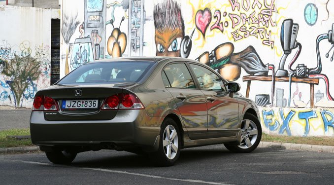 Teszt: Honda Civic 1.8 ES szedán 20