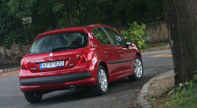 Teszt: Peugeot 207 1.6 HDi 17