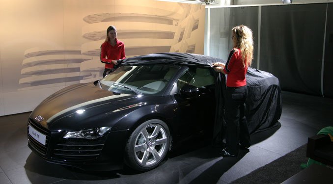 2716_25619_1000x700.jpg | Vezess | Vezess Elhozták az R8-ast is. Csak mutatóba :-(