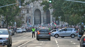 Még mindig járhatatlan a Kossuth tér