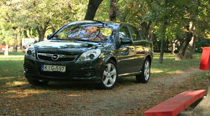 Teszt: Opel Vectra 1.8 Etronic 23