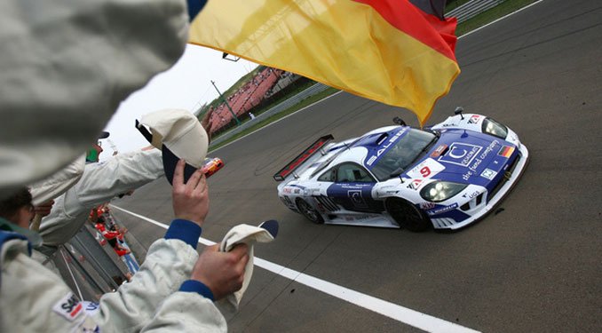 Egy Saleen nyerte a versenyt