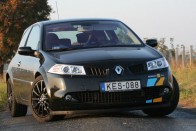 Teszt: Renault Megane RS F1 Team 48