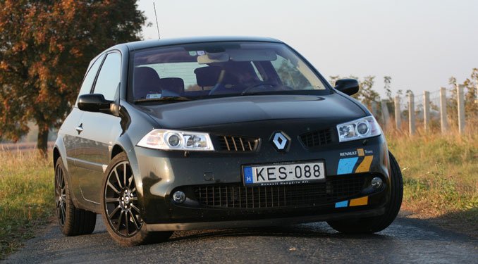 Teszt: Renault Megane RS F1 Team 17