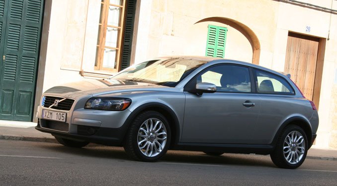 Teszt: Volvo C30 T5 és D5 19