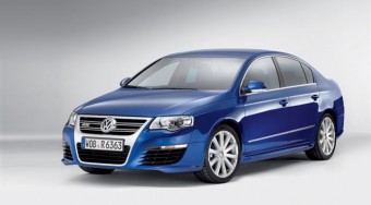 300 lóerős minisztériumi autó