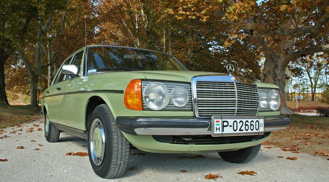 Mercedes E320 és W123 77