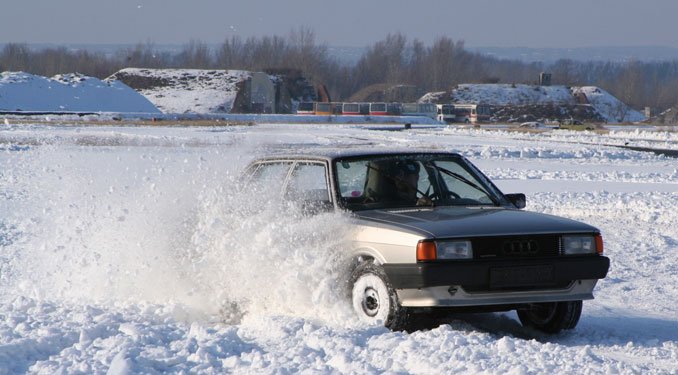 2624_24678_1000x700.jpg | Vezess | Vezess Van, aki örül a hónak!