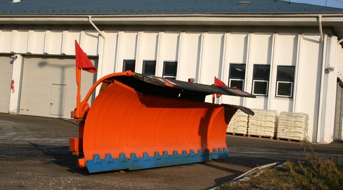 2315_21701_1000x700.jpg | Vezess | Vezess Még az udvaron árválkodik