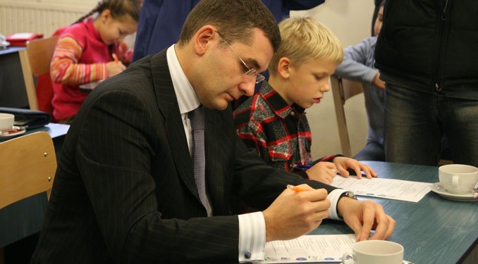 Kreszt-teszten a miniszter. Az eredményt nem tudhattuk meg