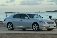 Vezettük: Lexus LS 460 64