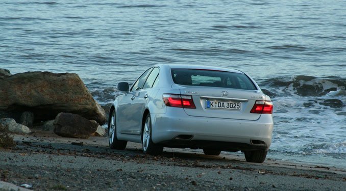 Vezettük: Lexus LS 460 27