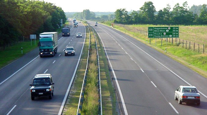 Újra fizetőkapuk az M5-ösön?