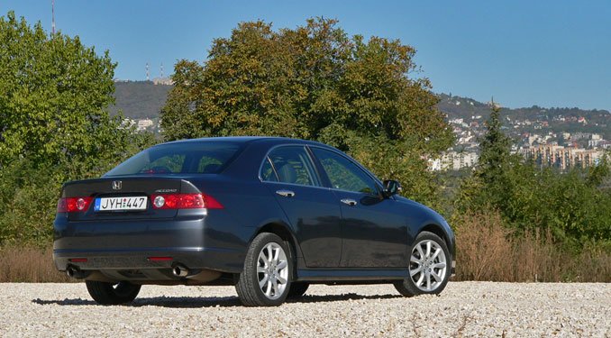 Teszt: Honda Accord 2.4 13