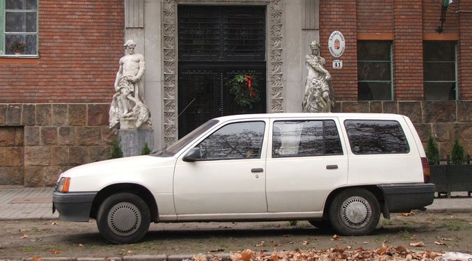 Sok vizsgával, frankó benzin-gázzal és 180 ezerért