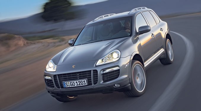 A Cayenne Turbo végsebessége 275 km/óra