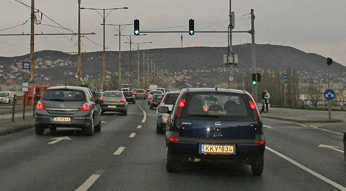 Újraindultak a lámpák az Árpád hídnál