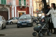 Ők sem vesznek észre egy Loganban