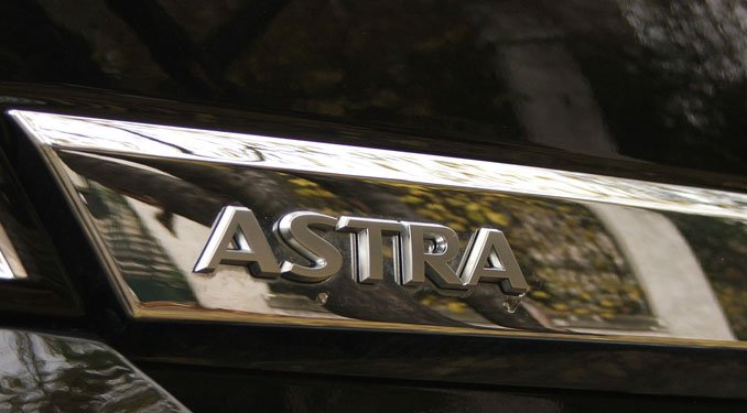 Teszt: Opel Astra 1.8 GTC 13