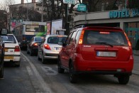 Ők azért vannak a buszsávban, mert kanyarodni fognak