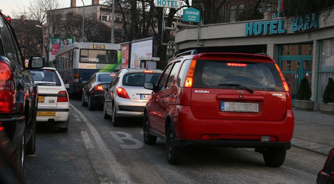 Ők azért vannak a buszsávban, mert kanyarodni fognak