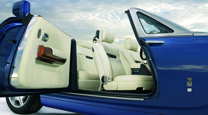 Így könnyebb bejutni a hátsó fotelekbe