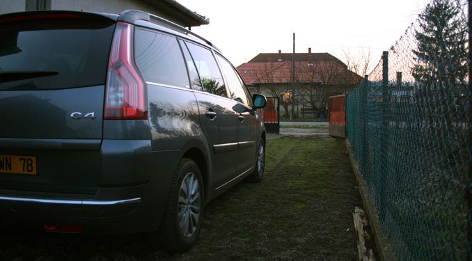 Na jó, csak szemből, nagylátóval fotózva malacos