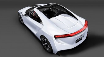 Két új hibriddel támad a Toyota