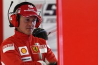 Schumacher a helyszínen figyelte a csapat munkáját