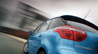 Olcsó, de jó autót a népnek!