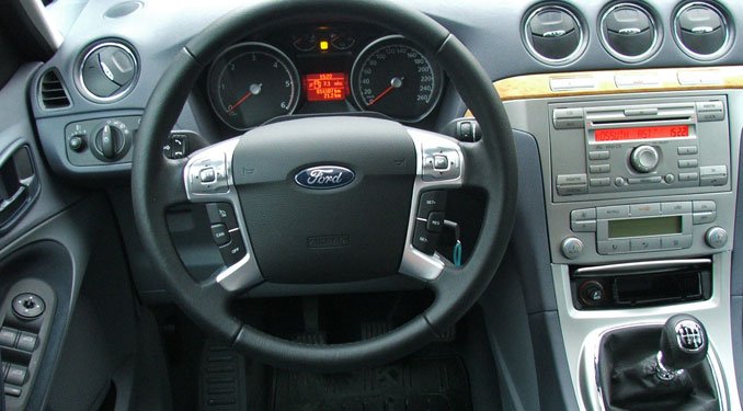 Teszt: Ford Galaxy 2.0 TDCi 17