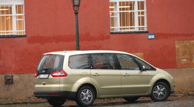 Teszt: Ford Galaxy 2.0 TDCi 31